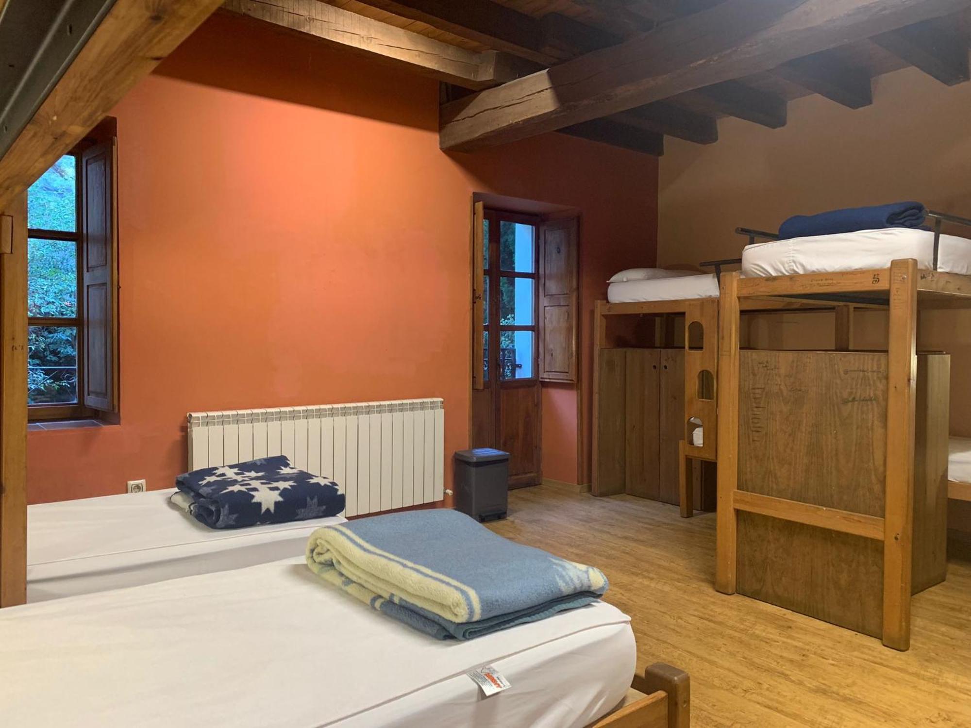 Albergue-Refugio Sargantana Canfranc Exterior photo